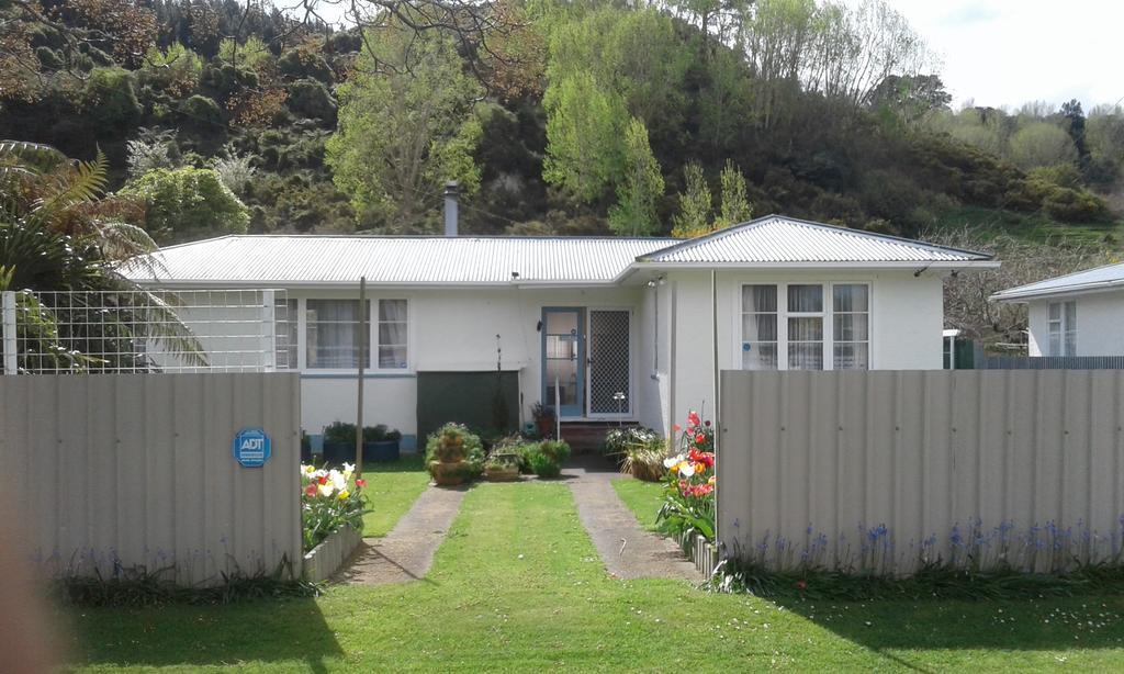 The_Cozy_Batch With A Rural View Villa Whanganui Exterior photo